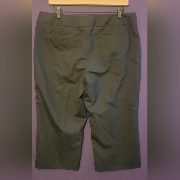 Banana Republic Black Cropped Trousers. Size 12 - Picture 6 of 6